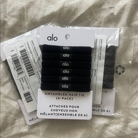 ALO Yoga Accessories - ALO Yoga Black Hair Ties (3 SETS/ 6 HAIR TIES PER SET)